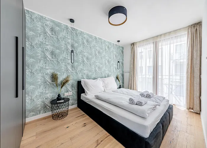 Grand Terrace Jacuzzi Penthouse Rooftop דירה