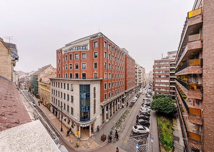 Grand Terrace Jacuzzi Penthouse Rooftop בודפשט