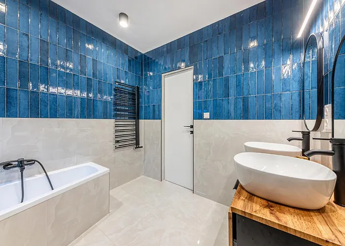 Grand Terrace Jacuzzi Penthouse Rooftop דירה *