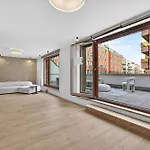 Grand Terrace Penthouse Rooftop With Jacuzzi *