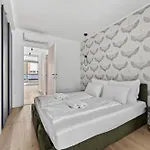Apartamento Grand Terrace Penthouse Rooftop With Jacuzzi *