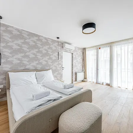 Grand Terrace Jacuzzi Penthouse Rooftop Apartman Budapest