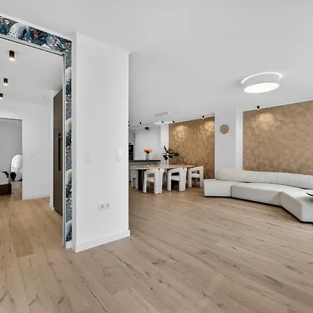Skyline Penthouse With Jacuzzi And Huge Terrace