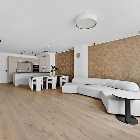 Grand Terrace Penthouse Rooftop With Jacuzzi *
