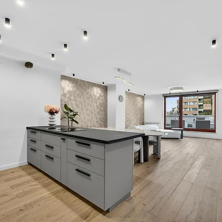 Skyline Penthouse With Jacuzzi And Huge Terrace Lejlighed