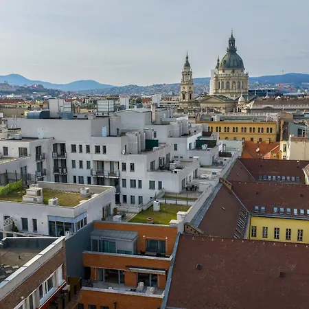 Skyline Penthouse With Jacuzzi And Huge Terrace Budapest