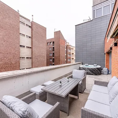 Skyline Penthouse With Jacuzzi And Huge Terrace