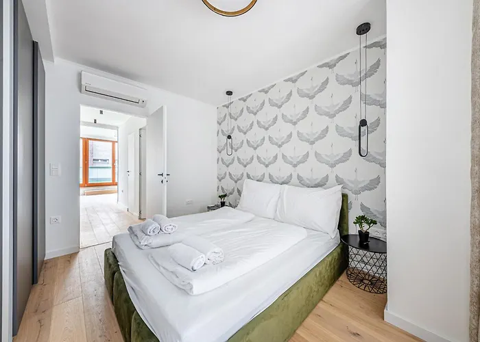 Grand Terrace Jacuzzi Penthouse Rooftop Apartman Budapest